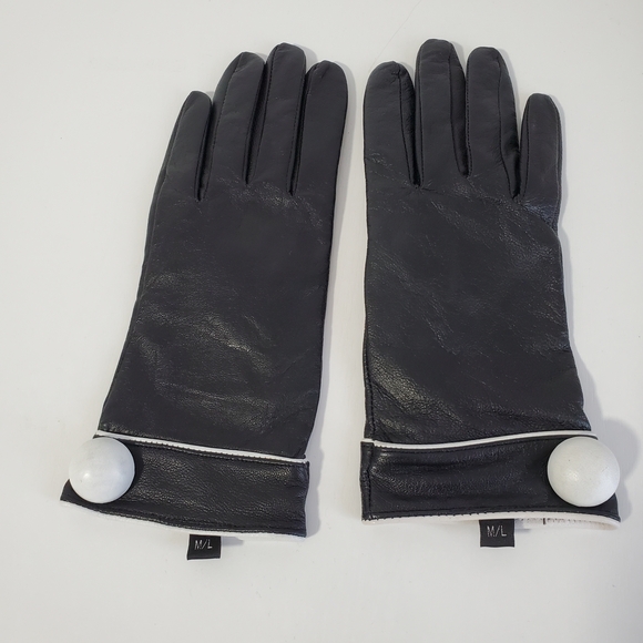 Danier Accessories - Danier's Black Leather Gloves with White Button Detail M/L Feet Like Small